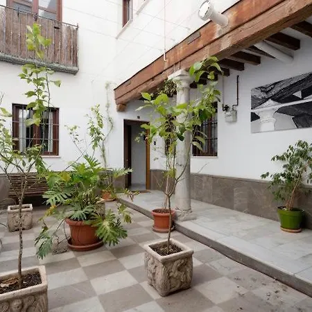 Alhambra Host グラナダ