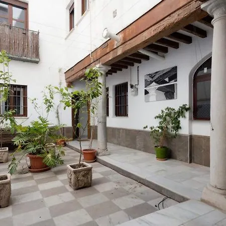 Alhambra Host グラナダ